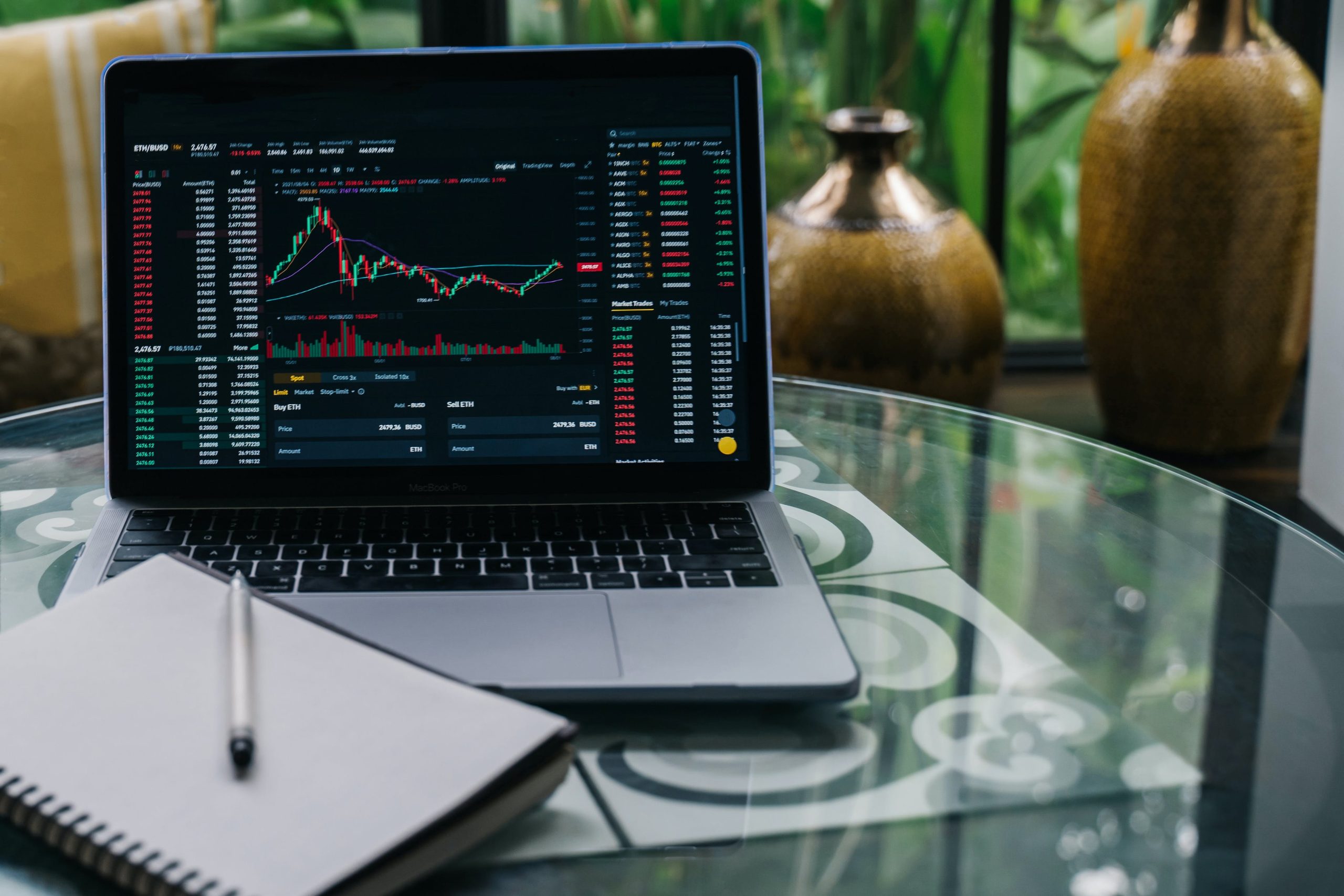 Picture of a laptop with an investment chart on the screen. Photo compliments of Anna Tarazevich vis Pexels.com